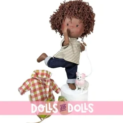 Poupée Nines d'Onil 30 cm - Pippo ARTICULÉE avec une tenue décontractée et une mascotte