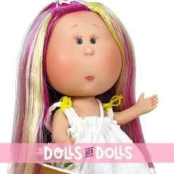 Poupée Nines d'Onil 23 cm - Little Mia avec des cheveux arc-en-ciel et une robe blanche