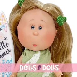 Poupée Nines d'Onil 23 cm - Little Mia summer avec des cheveux blonds et un paréo