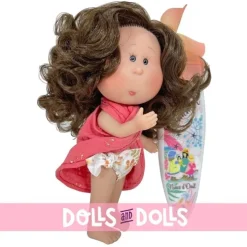 Poupée Nines d'Onil 23 cm - Little Mia summer avec des cheveux bruns ondulés et un paréo