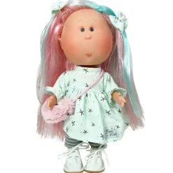 Poupée Nines d'Onil 30 cm - Mia aux cheveux roses et aux mèches bleues avec une robe à étoiles