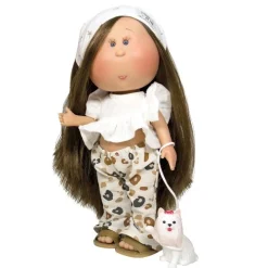 Poupée Nines d'Onil 30 cm - Mia brune avec t-shirt blanc, pantalon imprimé et mascotte
