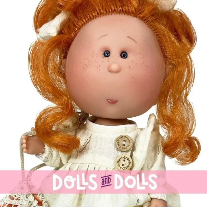 Poupée Nines d'Onil 30 cm - Mia aux cheveux roux dans une robe beige