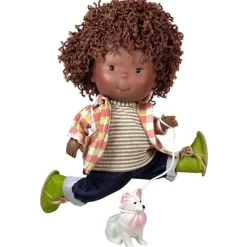 Poupée Nines d'Onil 30 cm - Pippo ARTICULÉE avec une tenue décontractée et une mascotte