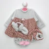 Tenue de poupée Antonio Juan 40-42 cm - Collection Sweet Reborn - Ensemble à pois avec bandeau, anneau de dentition et chaussons