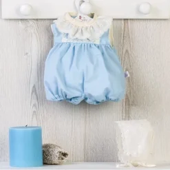 Tenue de poupée Así 36 cm - Barboteuse bleu clair avec capuche brodée beige pour Koke