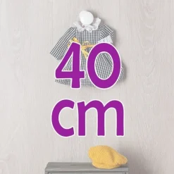 Tenue pour poupée Así 40 cm - Robe vichy noire avec béret tricoté de couleur jaune d'œuf pour poupée Sabrina