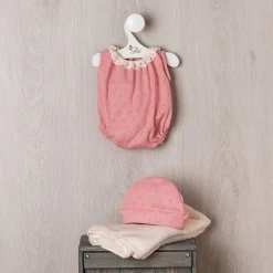Tenue pour poupée Así 43 cm - Body et bonnet roses avec couverture beige pour poupée María